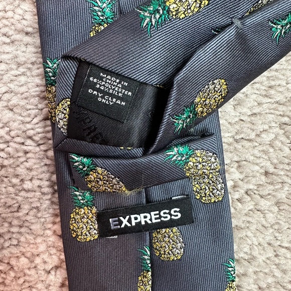 EUC Bundle of 3 Ties - Picture 5 of 7